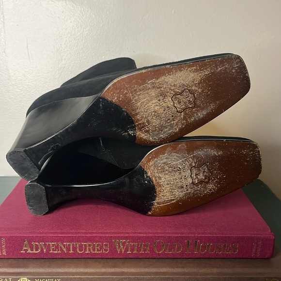 Stuart Weitzman Classic Black Suede Zip Wedge Heel Pleated‎ Stitch Booties Sz 8 - Picture 8 of 16